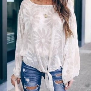 Women's loose fitting textured blouse, size Large.